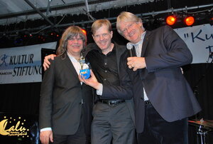 Jazztival_UEbergabe_Jazzratte_Zwingenberger_2013